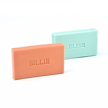 oranje en mintkleurig hotelzeepje bedrukt met naam