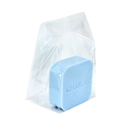 vierkant zeepje met naam CHARLES in een transparant zakje