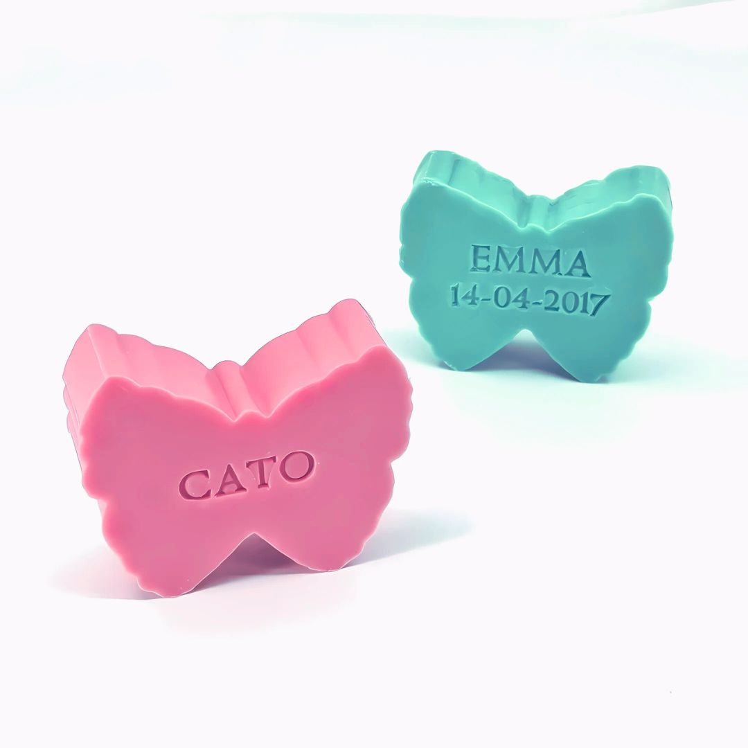 Een roze en groen vlinderzeepje