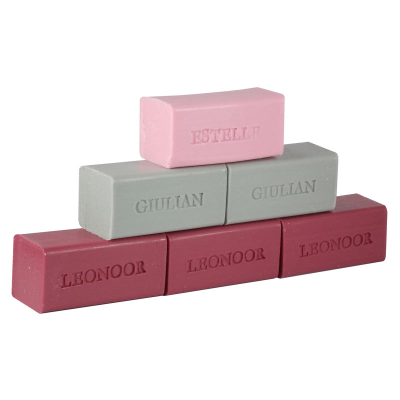 Gestapelde gepersonaliseerde zeepjes in 3 kleuren