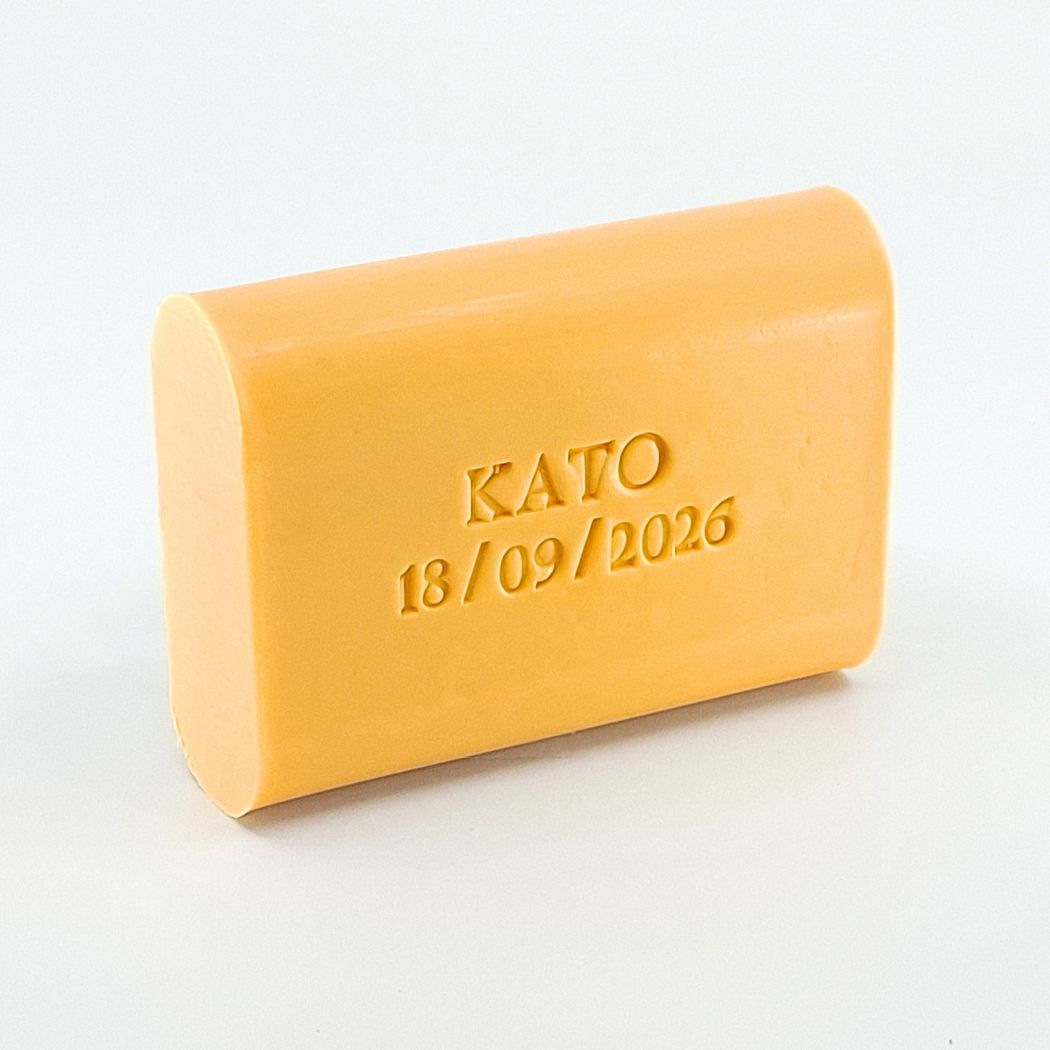 Gepersonaliseerd zeepje met de naam Kato en datum 18/09/2026 in kleur Kamperfoelie