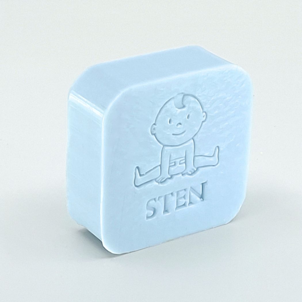 Gepersonaliseerd vierkant zeepje met naam en babyfiguurtje in de kleur Pari