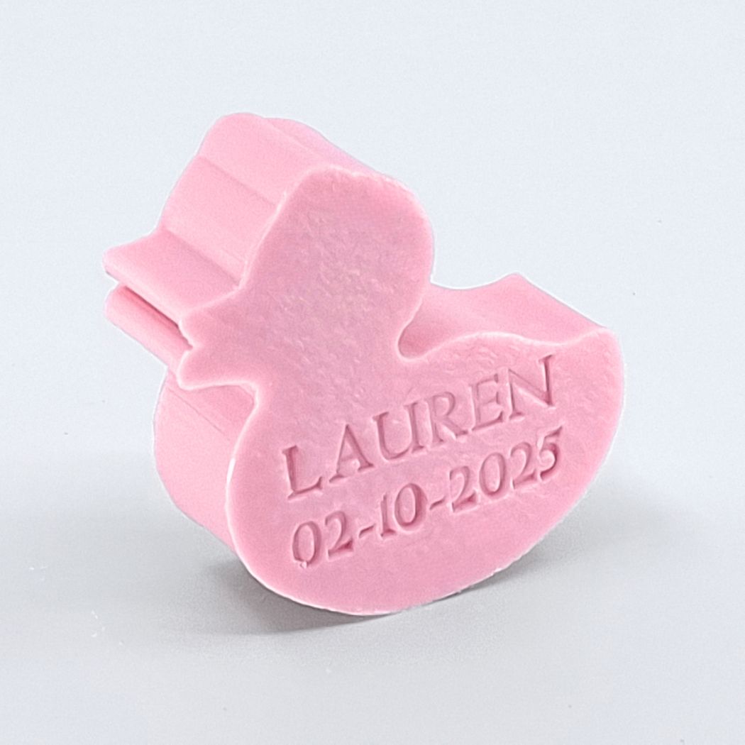 Gepersonaliseerd zeepje met naam in de vorm van een eende in de kleur Rozen