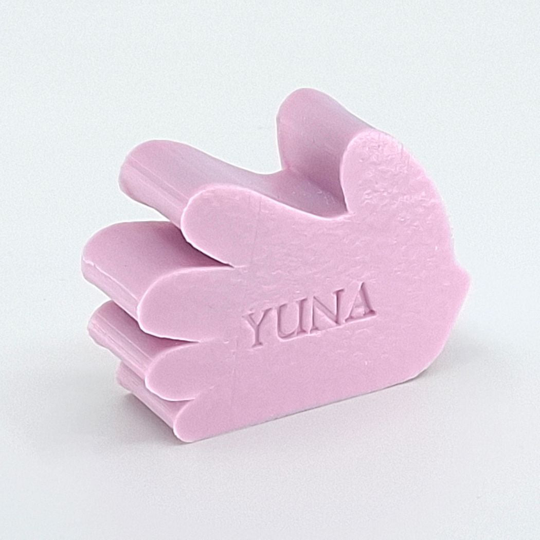 Gepersonaliseerd zeepje met naam in de vorm van een handje in de kleur Violet