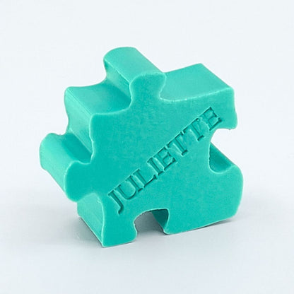 Gepersonaliseerd zeepje met naam in de vorm van een puzzelstuk in kleur Zeealgen.