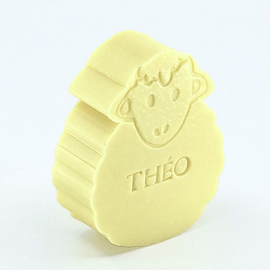 Gepersonaliseerd zeepje met naam in de vorm van een schaap in de kleur Mimosa
