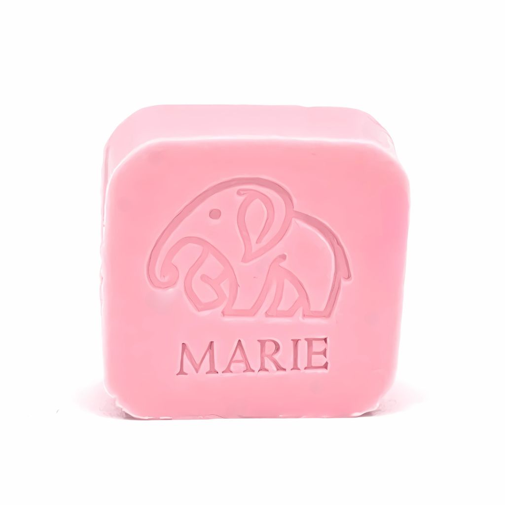 Vierkant zeepje met opdruk van een olifant en naam in kleur roze