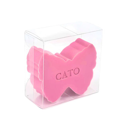 Roze zeep in vlindervorm verpakt in een transparant doosje.