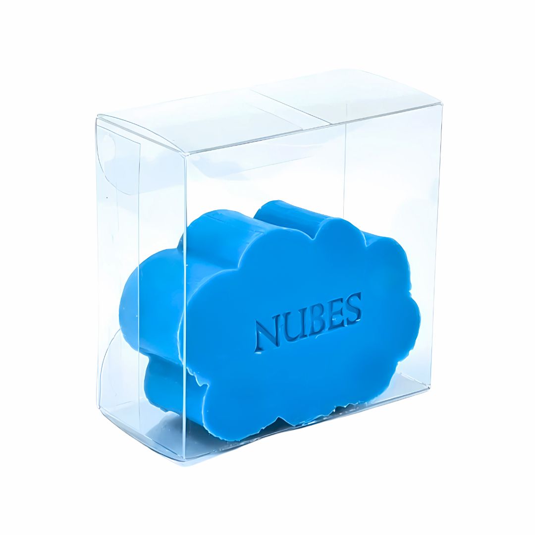 azuurblauw wolkvormig zeepje, bedrukt met naam NUBES, in een transparant doosje.