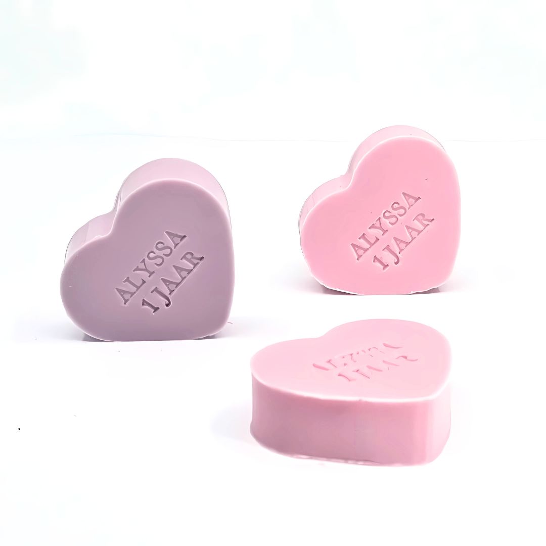3 zeepjes met bedrukking "ALYSSA - 1 jaar"