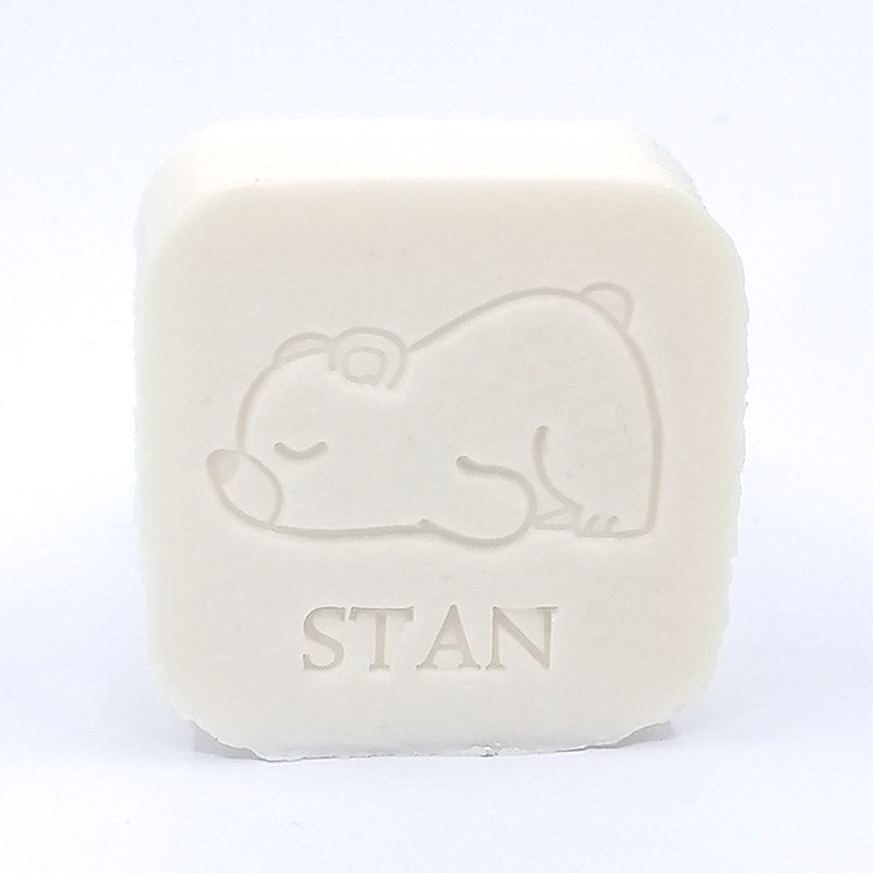 Wit vierkant zeepje met een beertje en naam op gedrukt