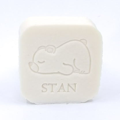 Wit vierkant zeepje met een beertje en naam op gedrukt